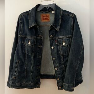 Like-New Levi’s Denim Trucker Jacket